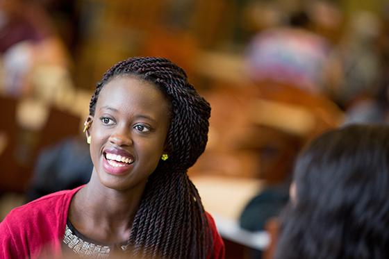 Photo of a young Black woman smiling in Chatham University's Anderson 餐厅 Hall